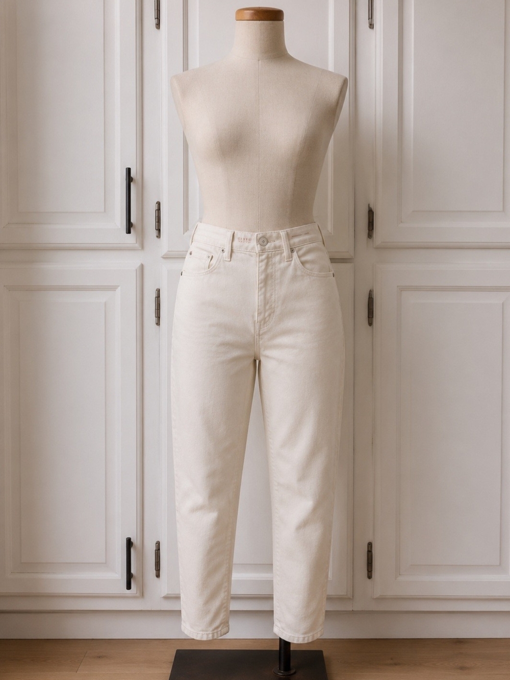 Curve Appeal Jeans in White — Modern Everyday Fit Minimalist Jegging Ankle Pant
